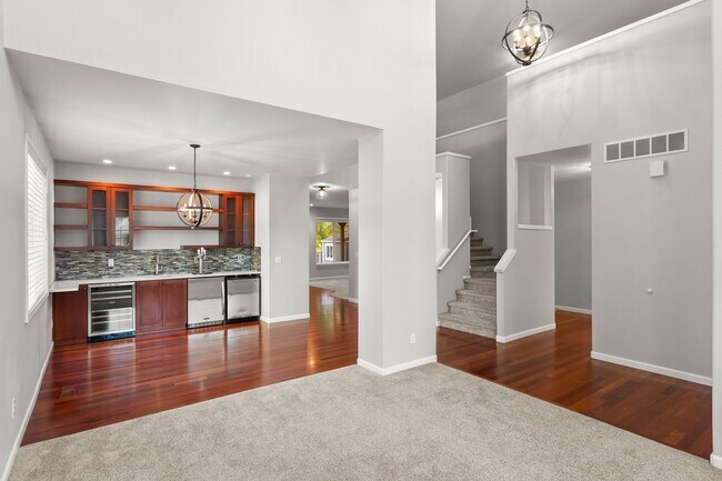 Building Photo - Elegant, Well-Loved, 5 bedroom, 3 bathroom...
