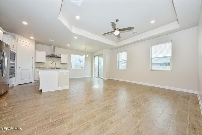 Building Photo - 705 Paseo De La Reina St