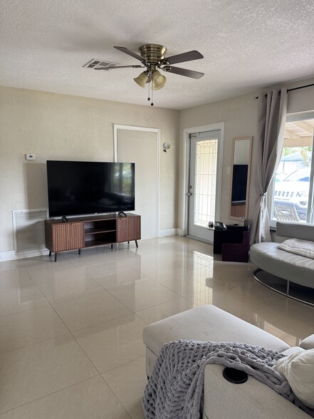 Living room - 6880 Raleigh St