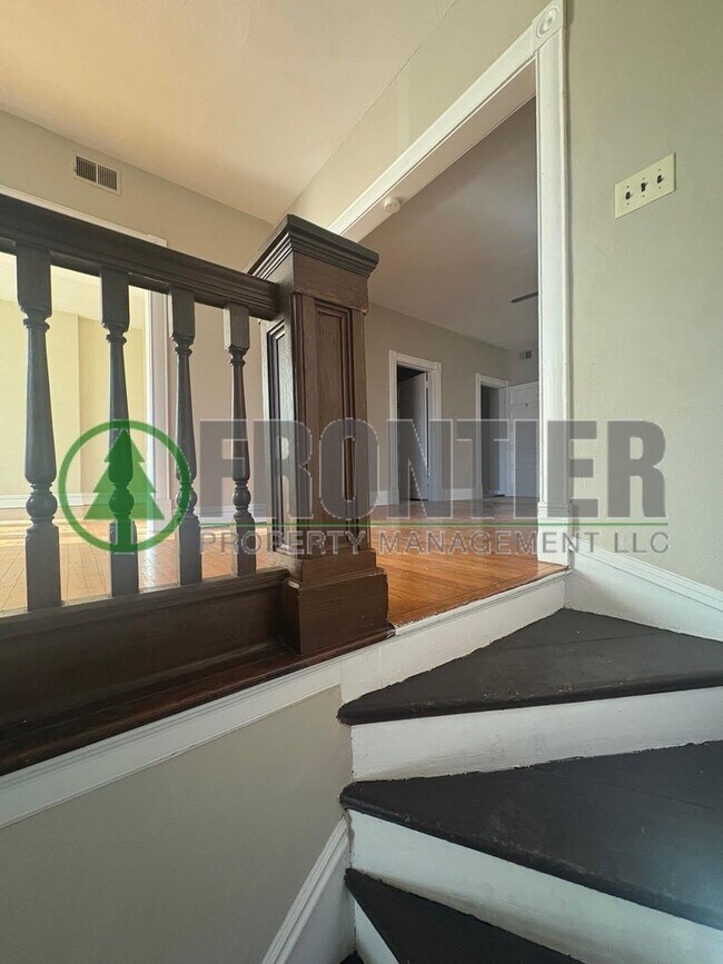 Building Photo - 3939 Magnolia Ave