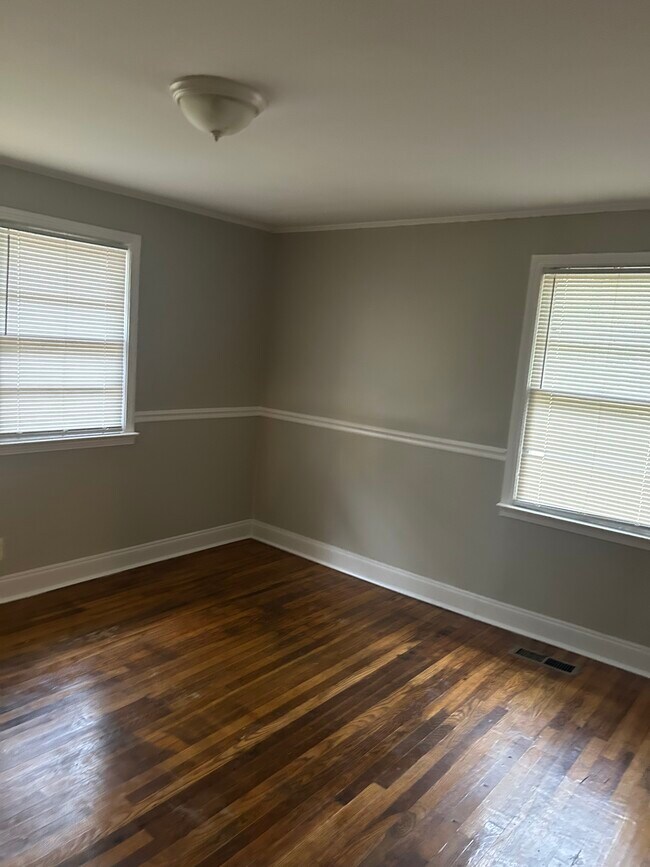 Building Photo - 1143SD