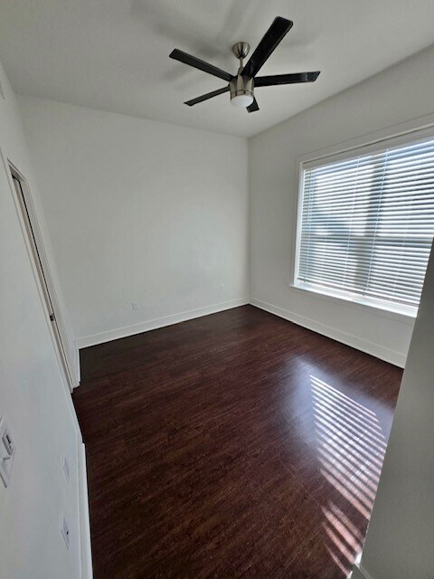 Building Photo - 726 E Emma Ave