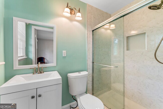 Building Photo - 1131 Custer Ave SE