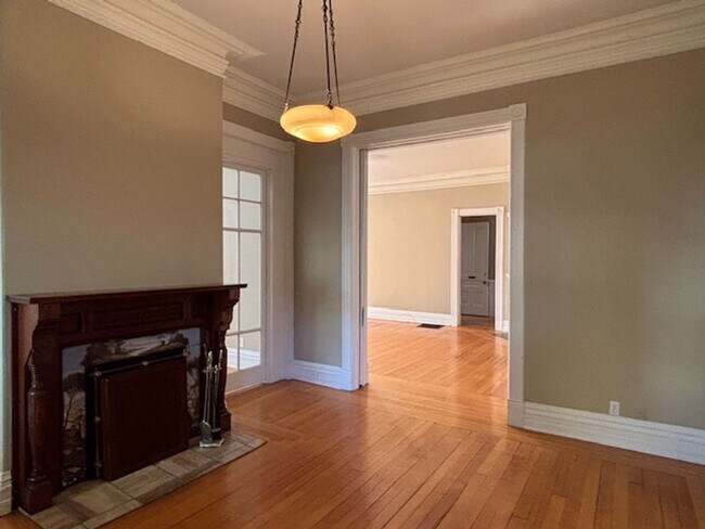 Building Photo - 462 Holly Ave