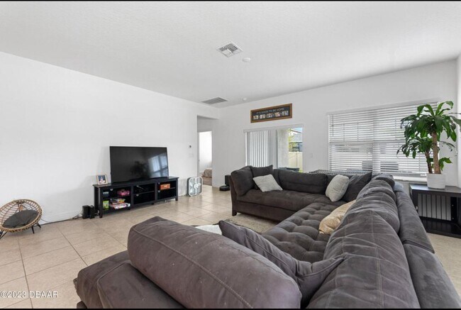 Building Photo - 5435 Estero Loop