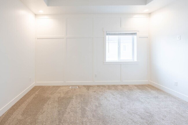 Building Photo - $300 off first month for February & March move-ins! - BEAUTIFUL 3 BED 2.5 BATH TOWNHOME IN SUGAR ...