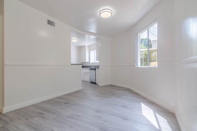 Building Photo - 8556 Cashio St