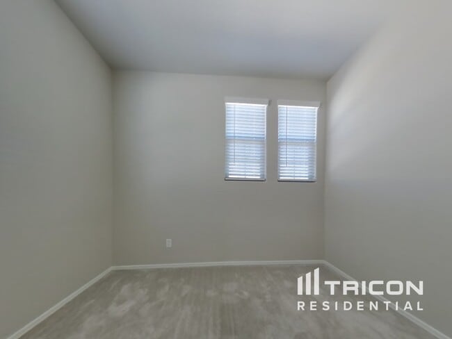 Building Photo - 16221 W La Ventilla Way