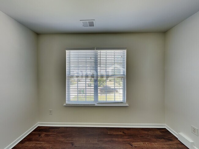 Building Photo - 11240 Anna Rose Rd