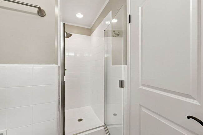 Building Photo - 10700 Farallone Dr