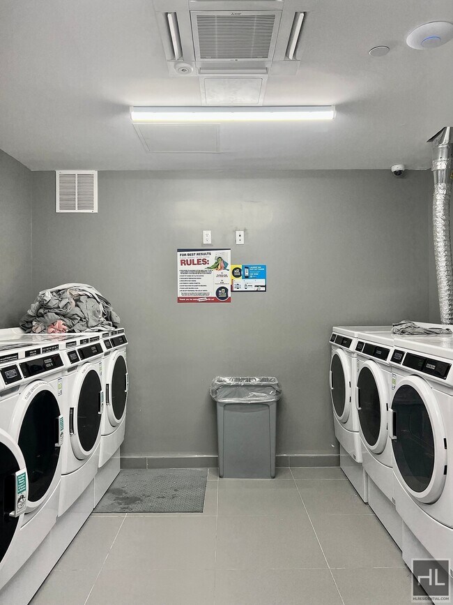 Building Photo - NEW YORK AVENUE