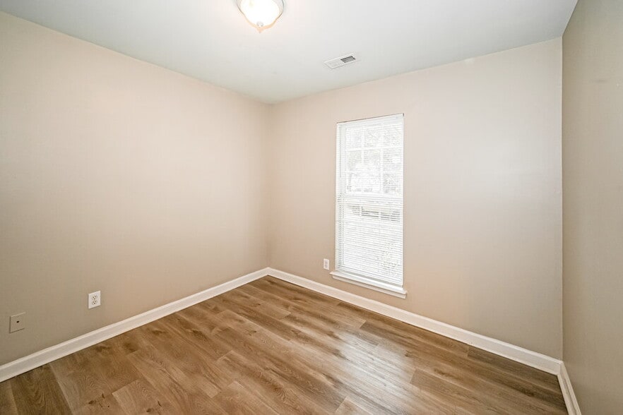 Building Photo - 5833 Lawn Meadow Dr