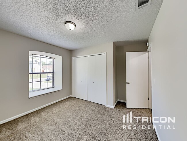 Building Photo - 2660 Malibu Cir