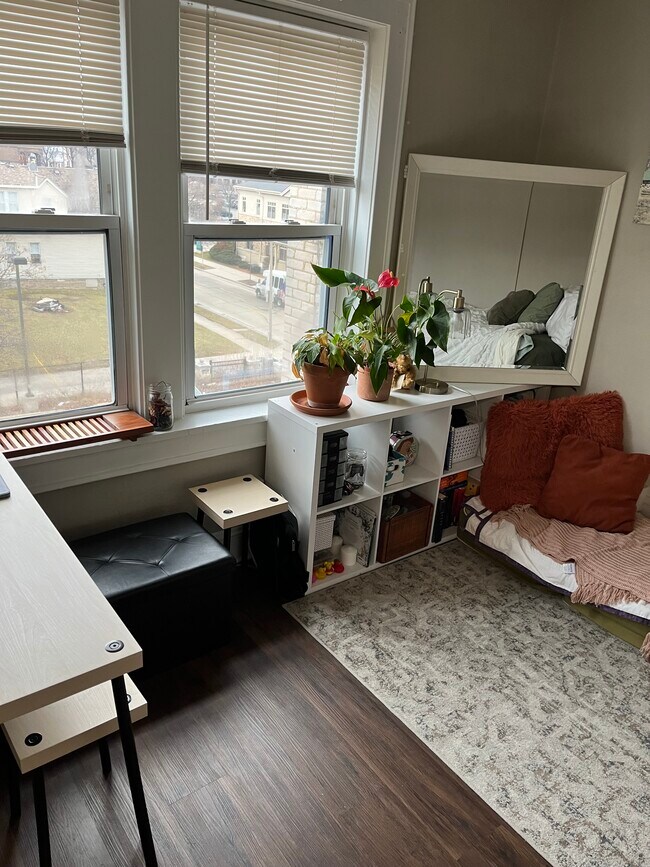 Building Photo - Kilbourn Apartments