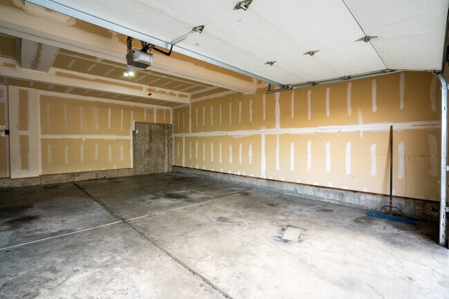 Building Photo - 615 Bosque Vista Point