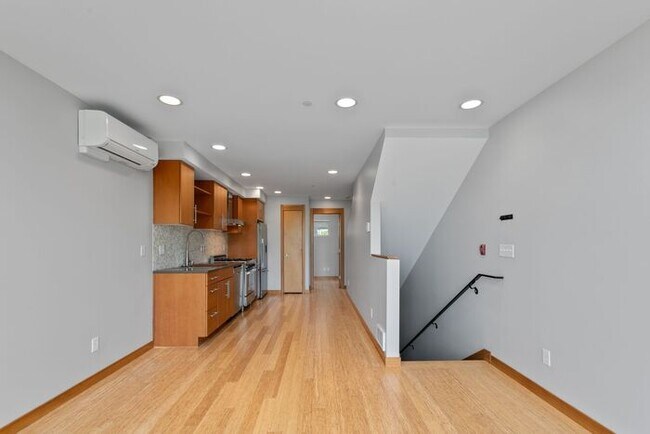 Building Photo - Air Conditioned West Seattle Live/Work Tow...