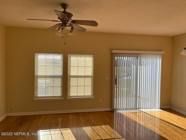 Building Photo - Beautiful Townhome in Biscayne Bay!