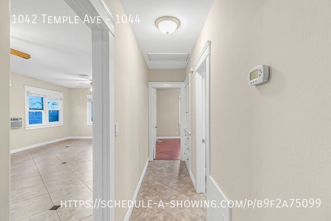 Building Photo - Beautiful newly remodeled 2 Bed + 2 Bath H...