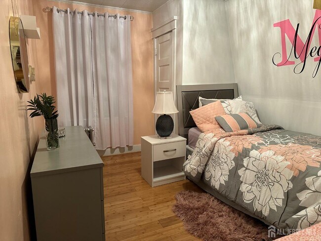 Building Photo - 421 Brace Ave