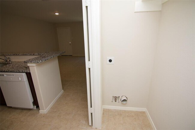 Building Photo - 12039 Clifton Oaks Dr