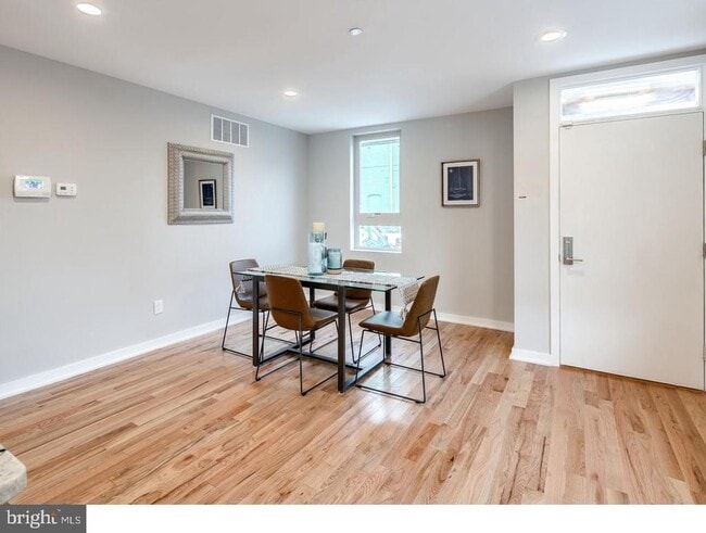 Building Photo - 1842 E Cumberland St