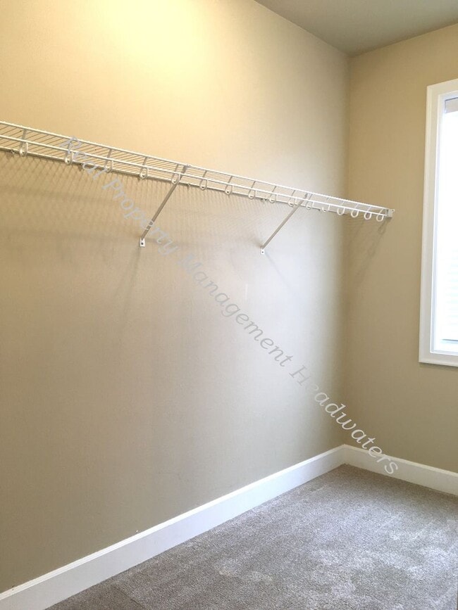 Building Photo - 5 Bedroom 3 Bath House for Rent