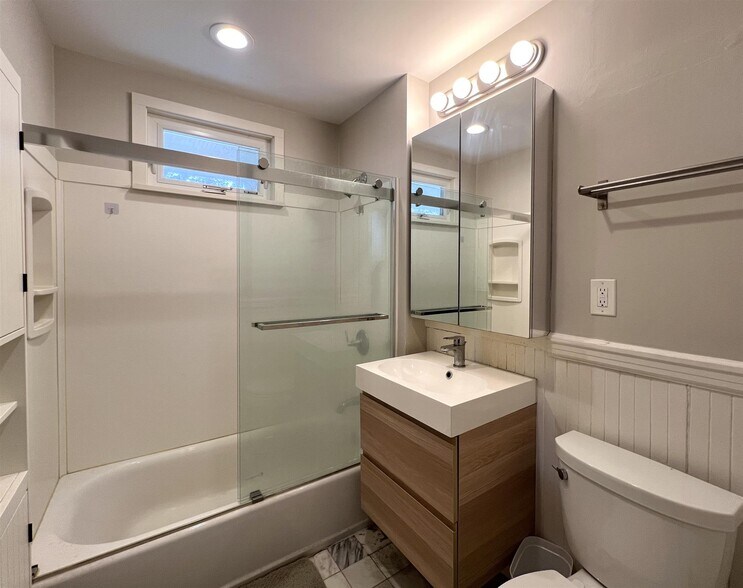 Building Photo - 107A Oxford St