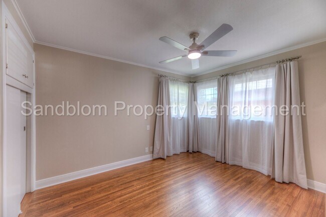 Building Photo - For Lease | Holiday Hills | $2000 Rent Ava...