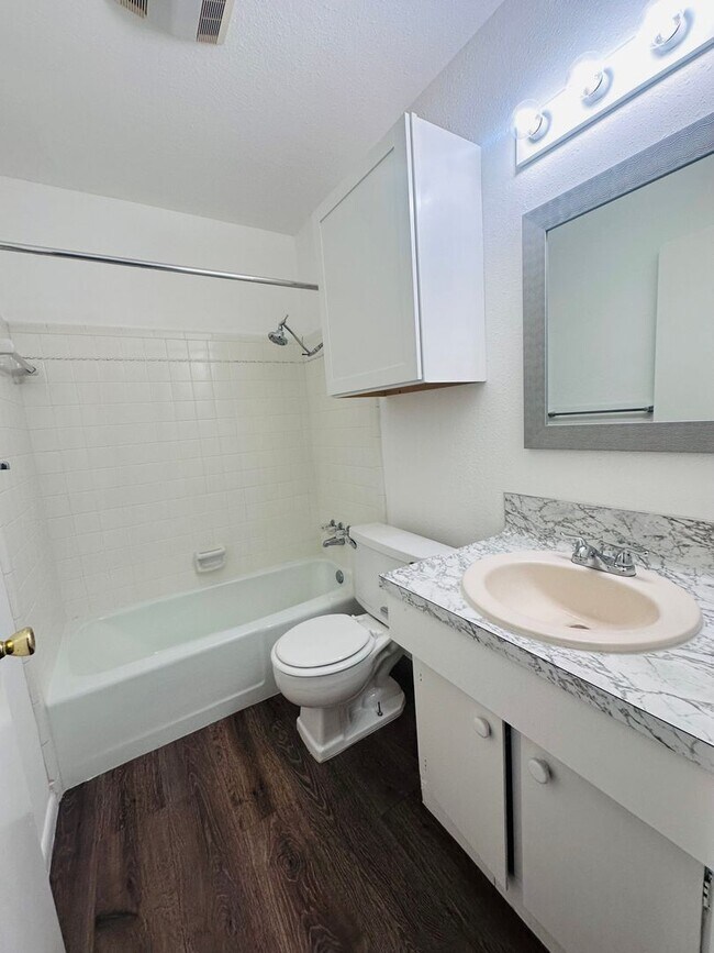 Building Photo - For Lease 3 Bed | 2 Bath | Open Concept | Vaulted Ceilings | 2-Car Garage| Corpus Christi