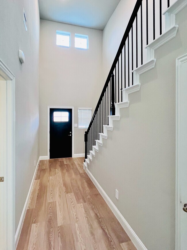 Building Photo - 1202 Booker Dr