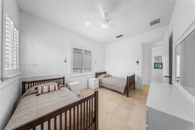 Building Photo - 3922 SW 60th Ave