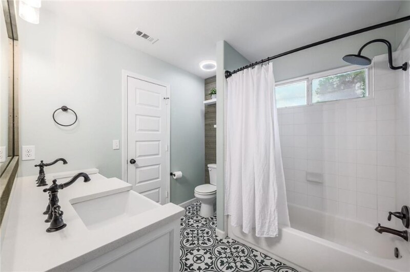 Building Photo - 529 Trinity Bend