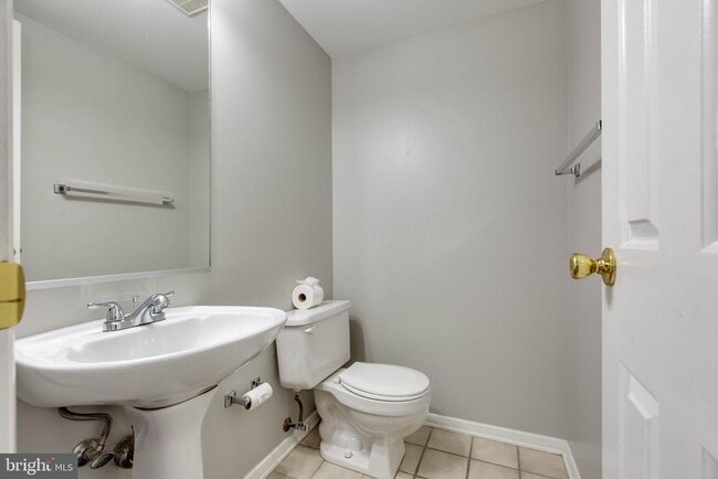 Building Photo - 7717 Heatherside Ln