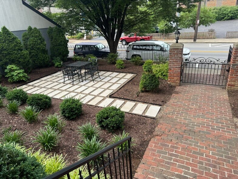 Building Photo - 1231 Bardstown Rd