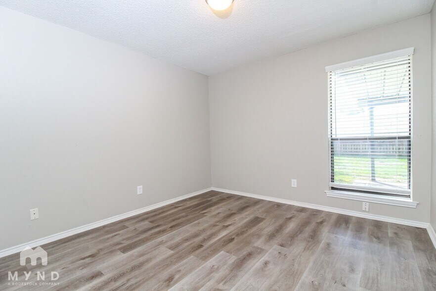 Building Photo - 6602 Glen Falls Dr