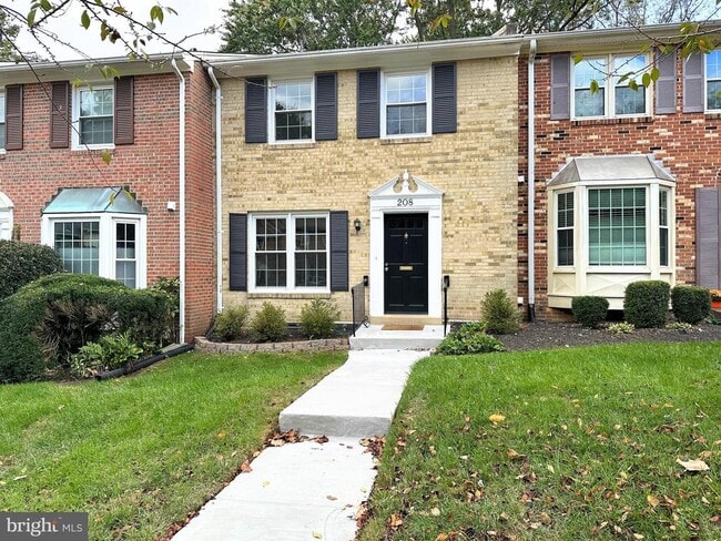 Building Photo - 208 Commons Dr NW