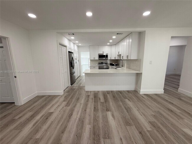 Building Photo - 6391 SW 39th St
