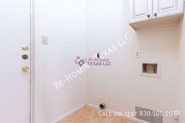 Building Photo - 13011 Feather Ridge Dr
