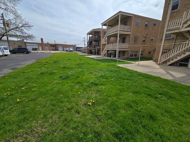 Building Photo - 7126 W Jarvis Ave