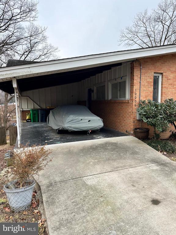 Building Photo - 10006 Green Forest Dr