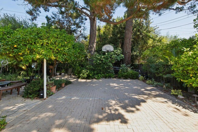 Building Photo - 970 Palo Alto Ave