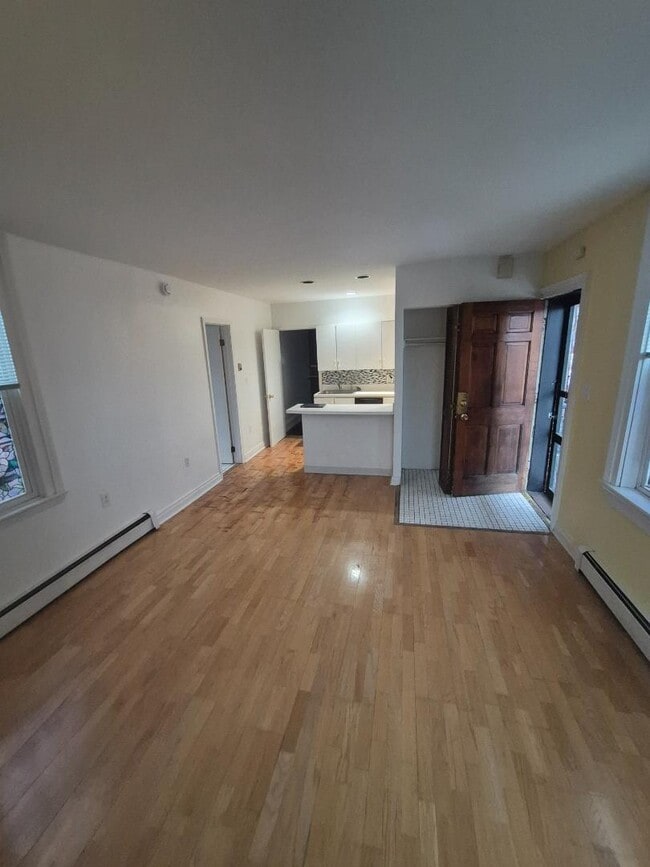 Building Photo - 166 Park St