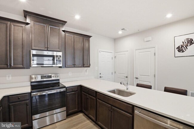 Building Photo - 10501 John Glenn St