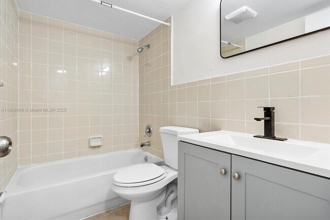 Building Photo - 1715 N 16th Ave