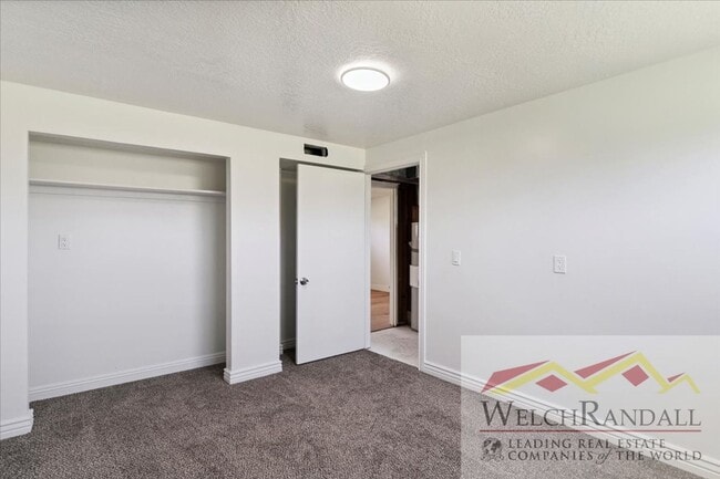 Building Photo - Charming Single Family Home in Hooper