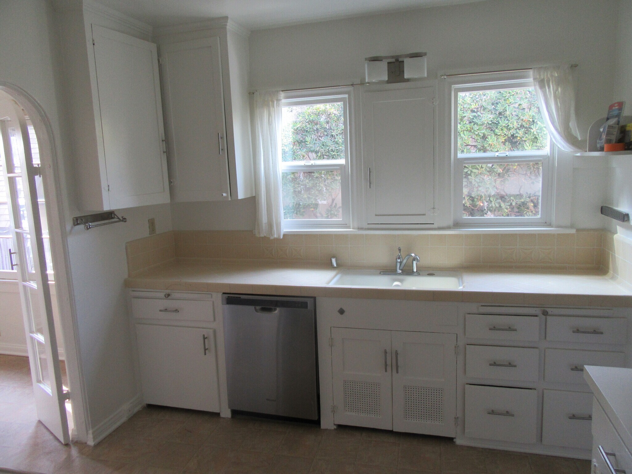 kitchen - 905 Coronado Dr