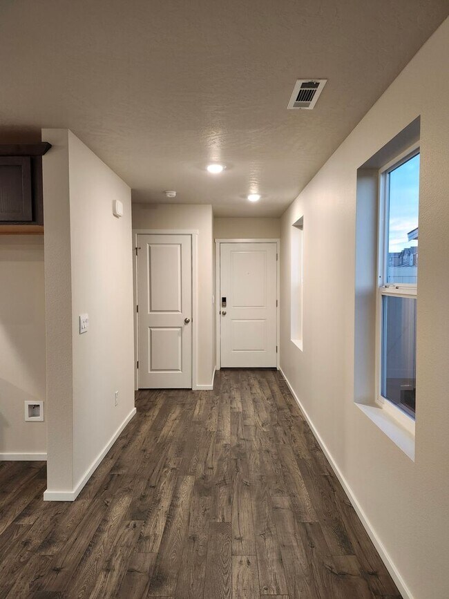 Building Photo - Brand New Construction and Smart Home Comp...