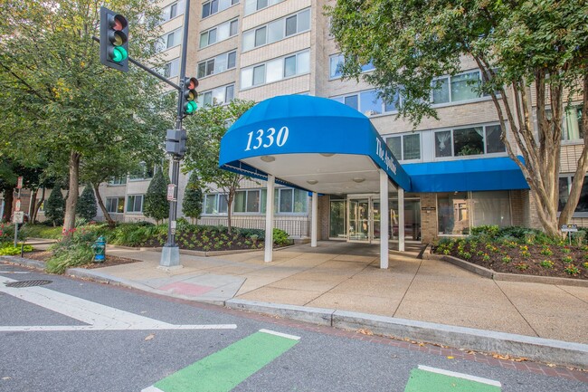 Building Photo - Lovely Studio Condo Unit in Dupont Circle!