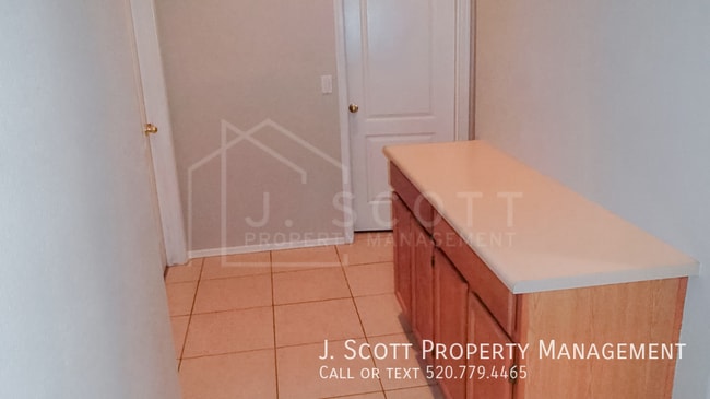 Building Photo - 7417 W Candelaria Dr