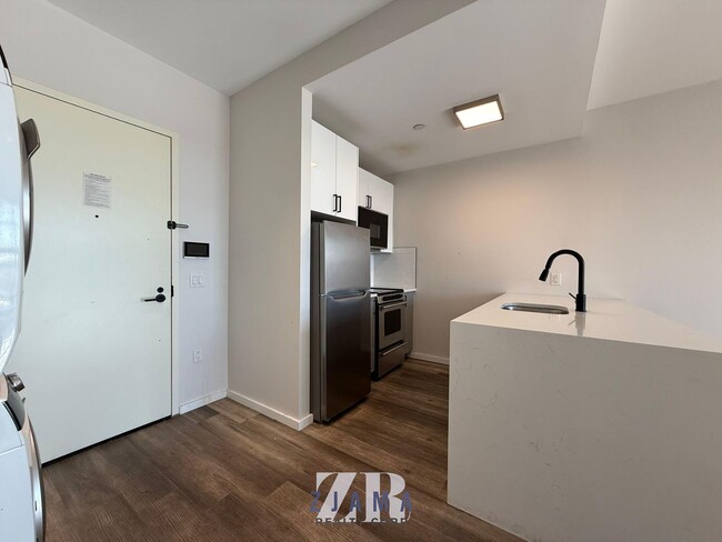 Building Photo - 1120 St Johns Pl